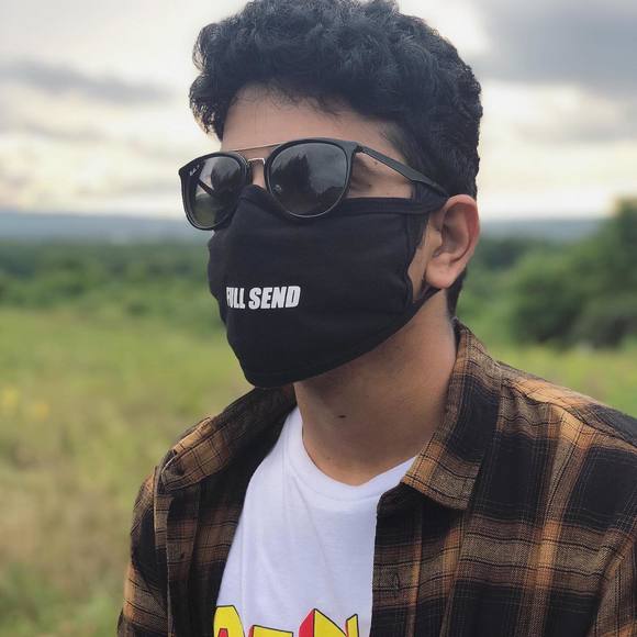Poshmark profile picture for @soyeb